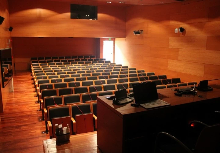 CONFERENCIA: Enrique Larreta y Alejandro Sirio en La gloria de don Ramiro. Imágenes de Ávila en una novela ilustrada