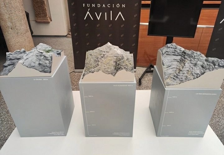La exposición 'A Nivel' muestra 18 maquetas de montañas de Ávila