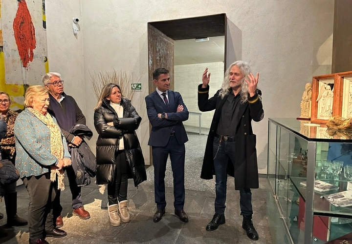 El Palacio Los Serrano exhibe una muestra de belenes y arte sacro de la Colección Orejudo