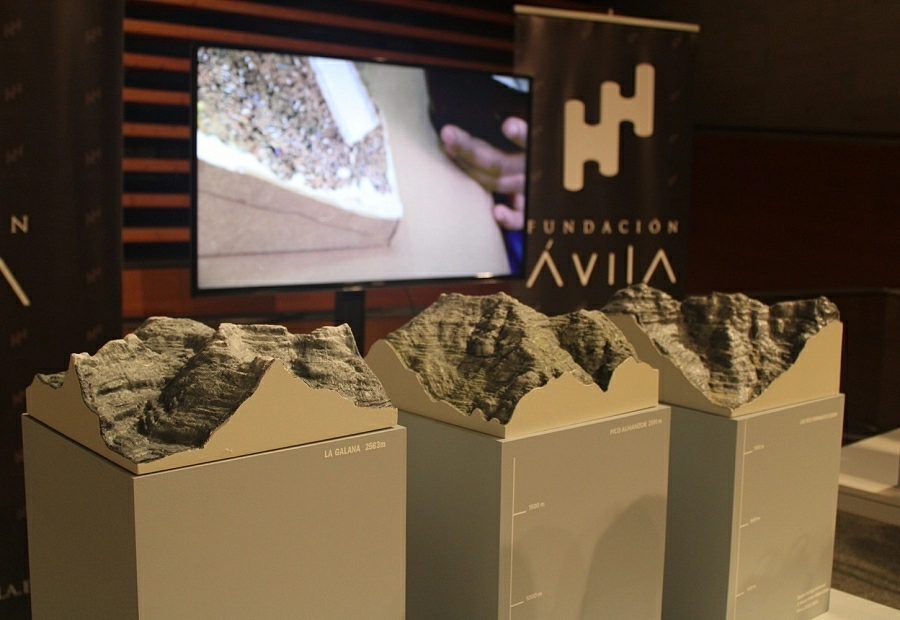 La exposición 'A Nivel' muestra 18 maquetas de montañas de Ávila