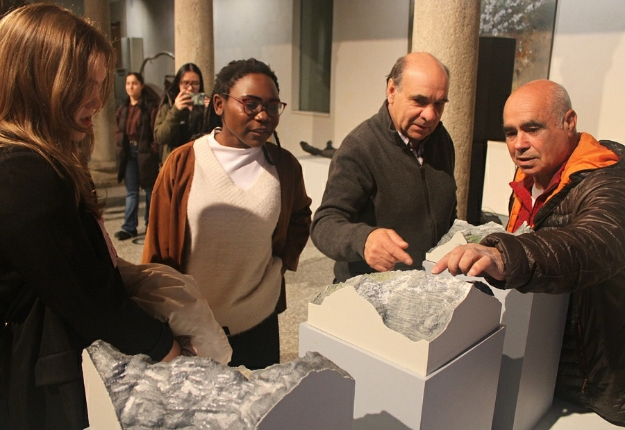 La exposición 'A Nivel' muestra 18 maquetas de montañas de Ávila